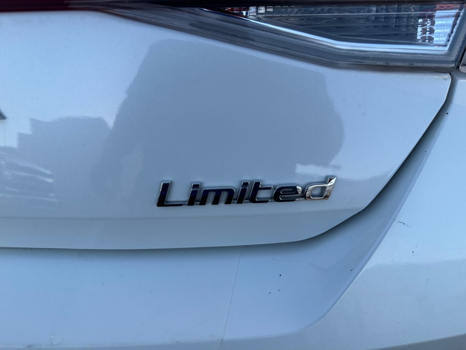 Used 2021 Hyundai Elantra Limited w/ Cargo Package FWD image 27