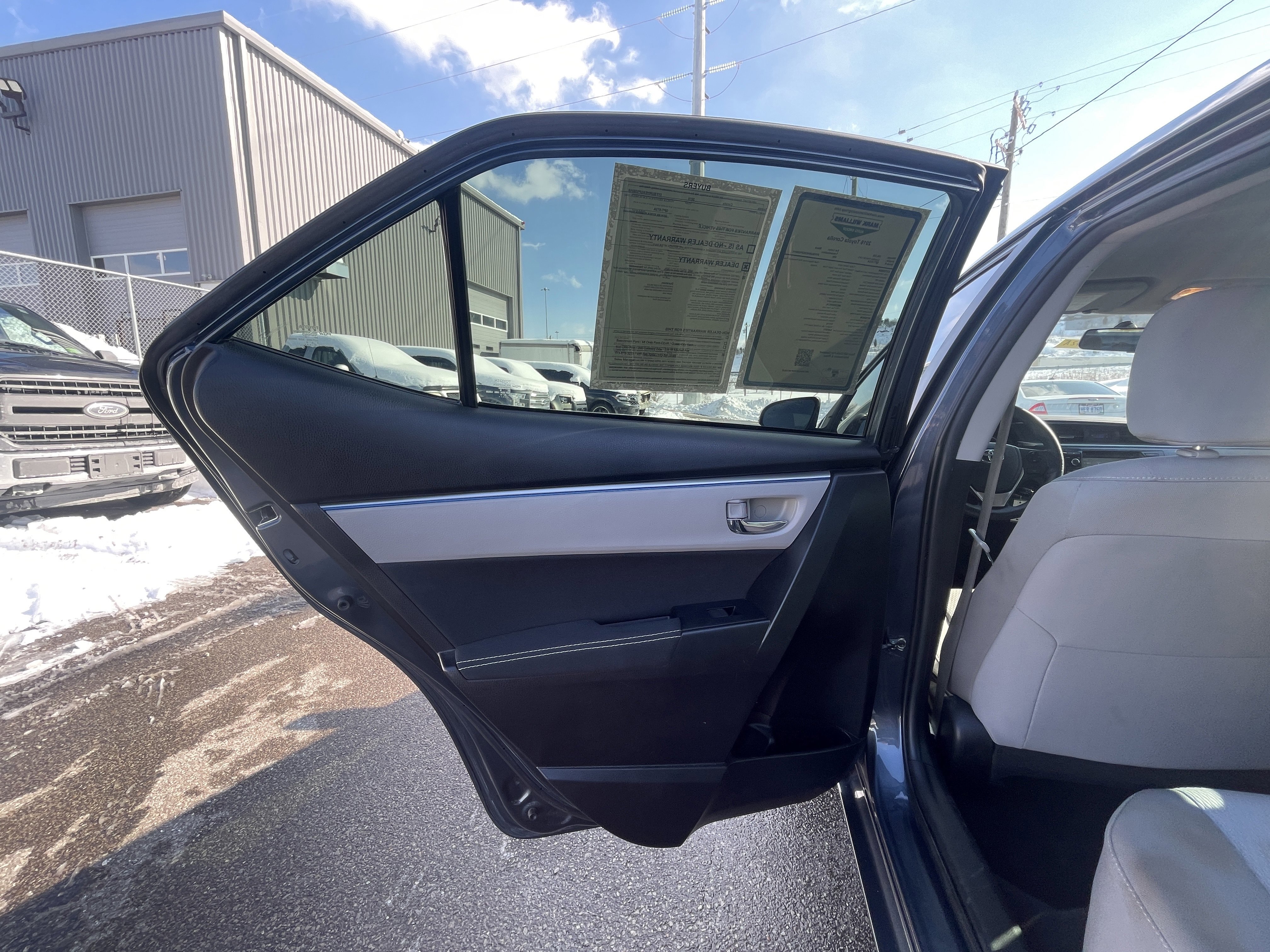 Used 2016 Toyota Corolla LE image 24