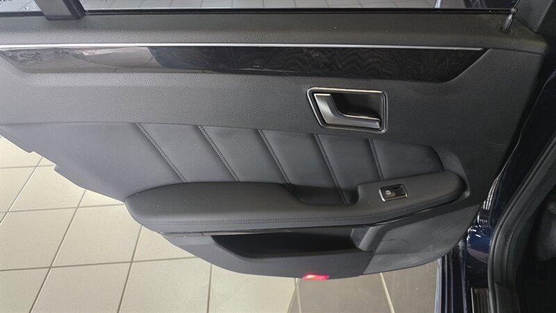 Used 2013 Mercedes-Benz E 350 4MATIC Sedan image 21