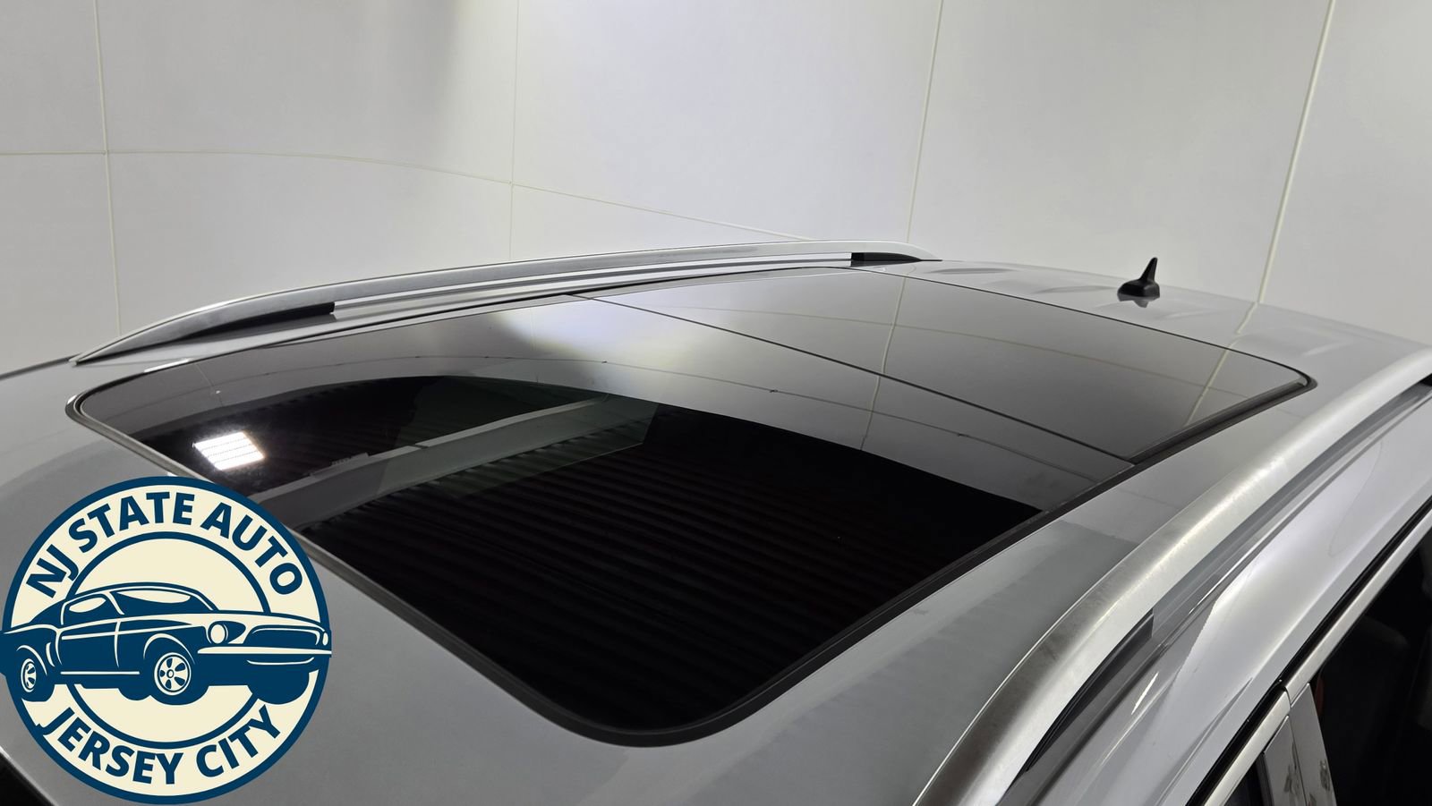 Used 2018 Volkswagen Tiguan SEL Premium image 10