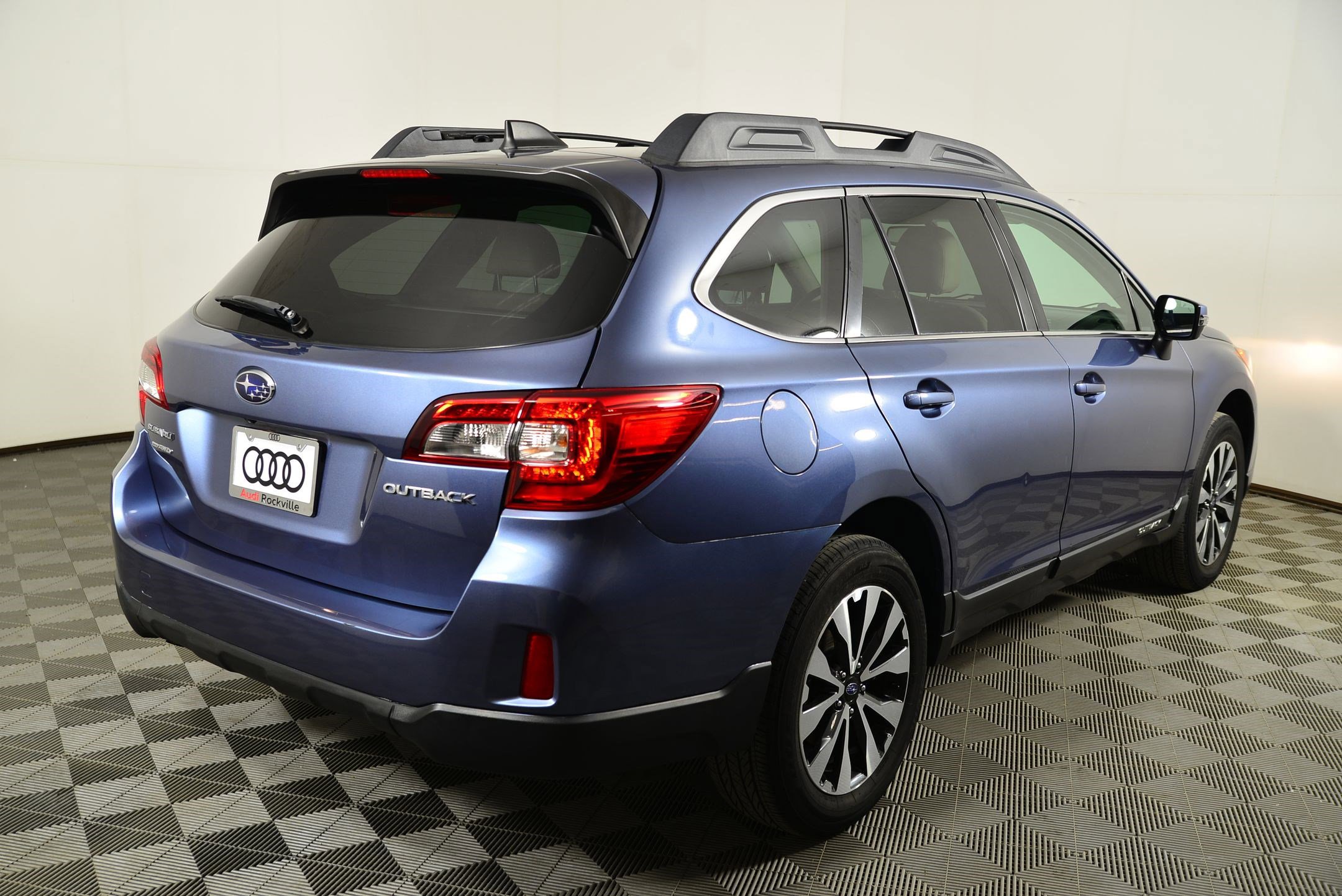 Used 2017 Subaru Outback 2.5i Limited image 9
