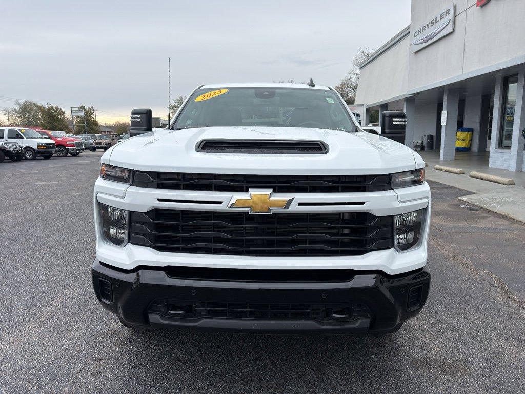 Used 2025 Chevrolet Silverado 2500 Custom w/ Custom Value Package image 3