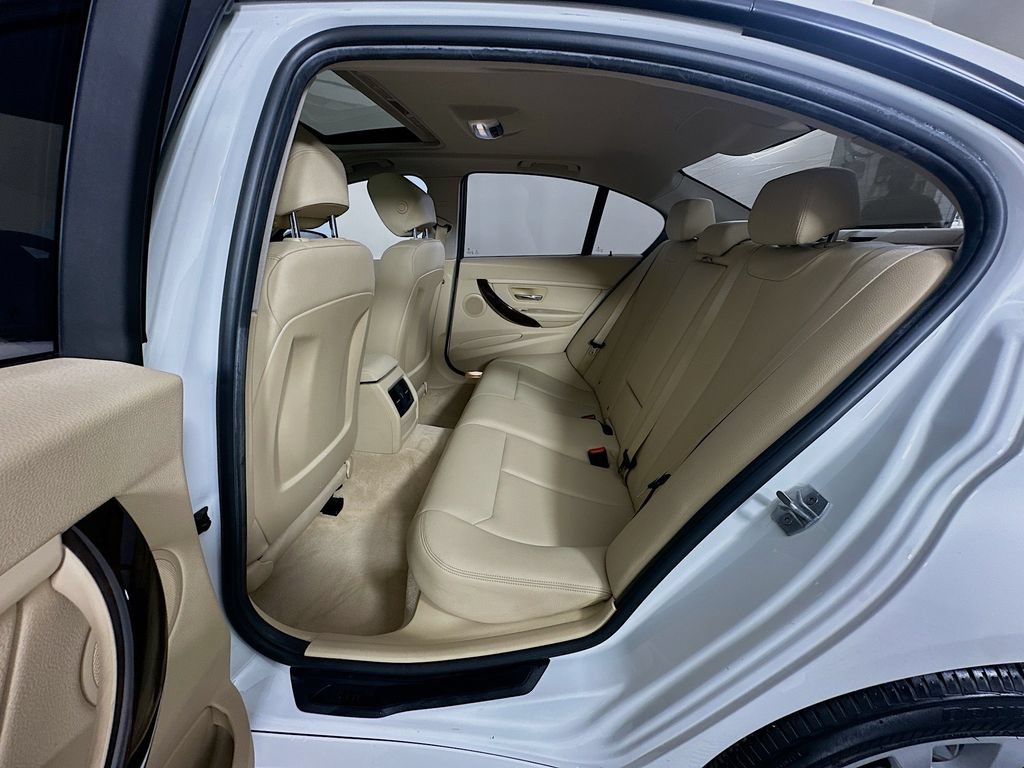 Used 2016 BMW 320i Sedan RWD image 24