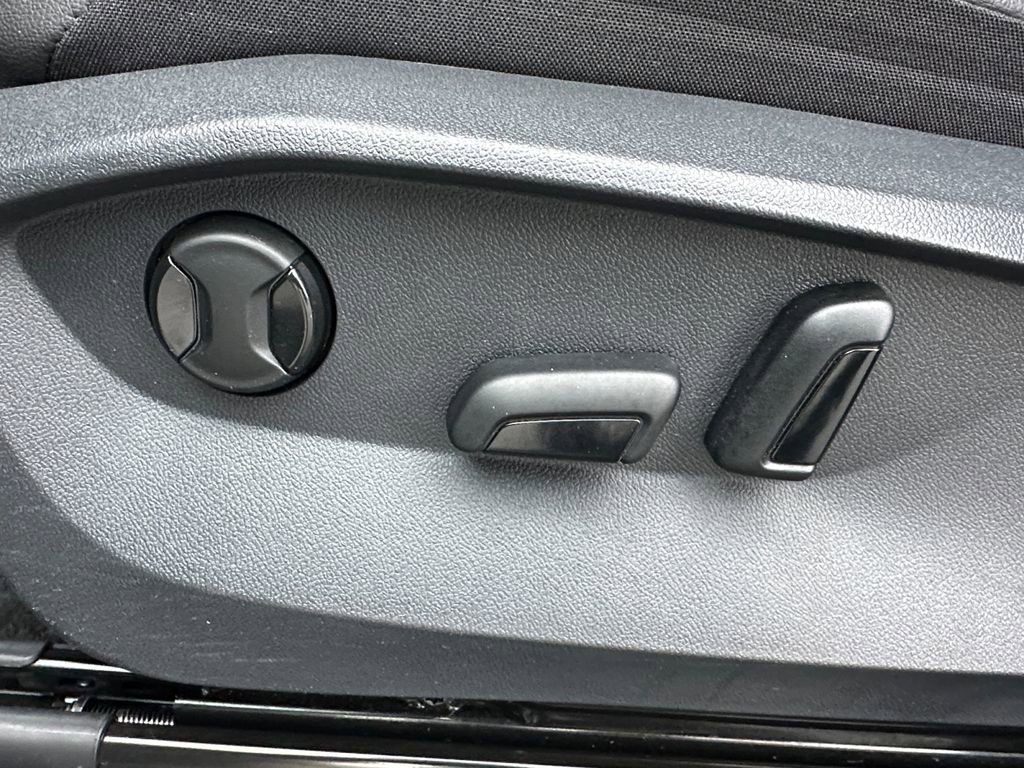 Used 2022 Volkswagen Tiguan SE image 10