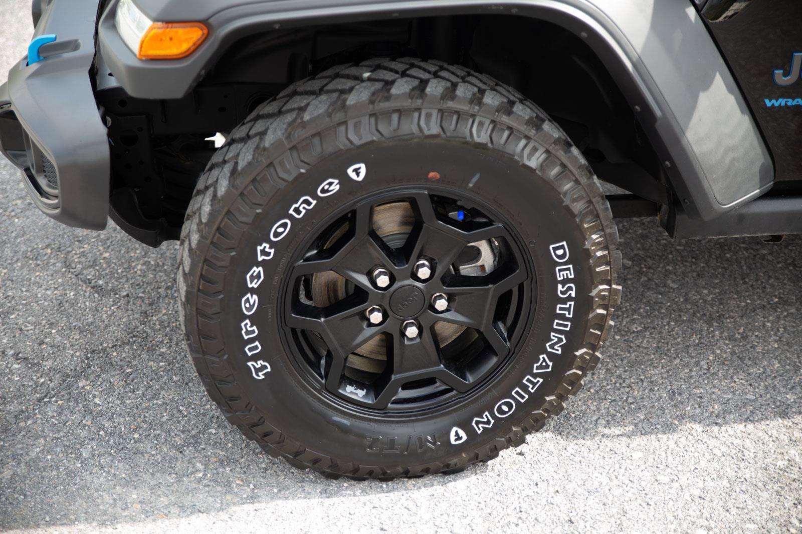 Used 2023 Jeep Wrangler Unlimited w/ Cold Weather Group AWD/4WD image 9