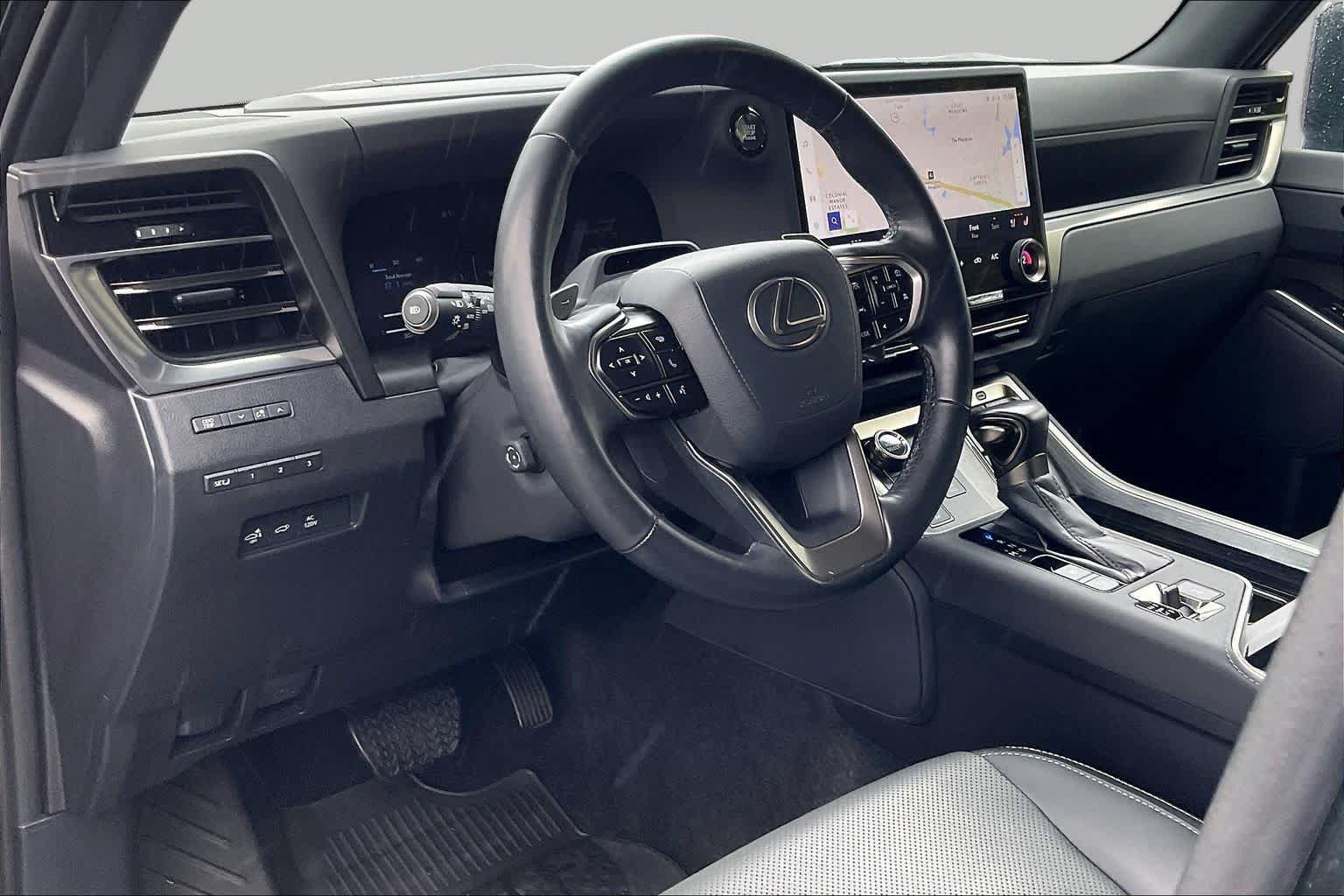 Used 2024 Lexus GX 550 w/ Accessory Package (Z1) AWD/4WD image 16
