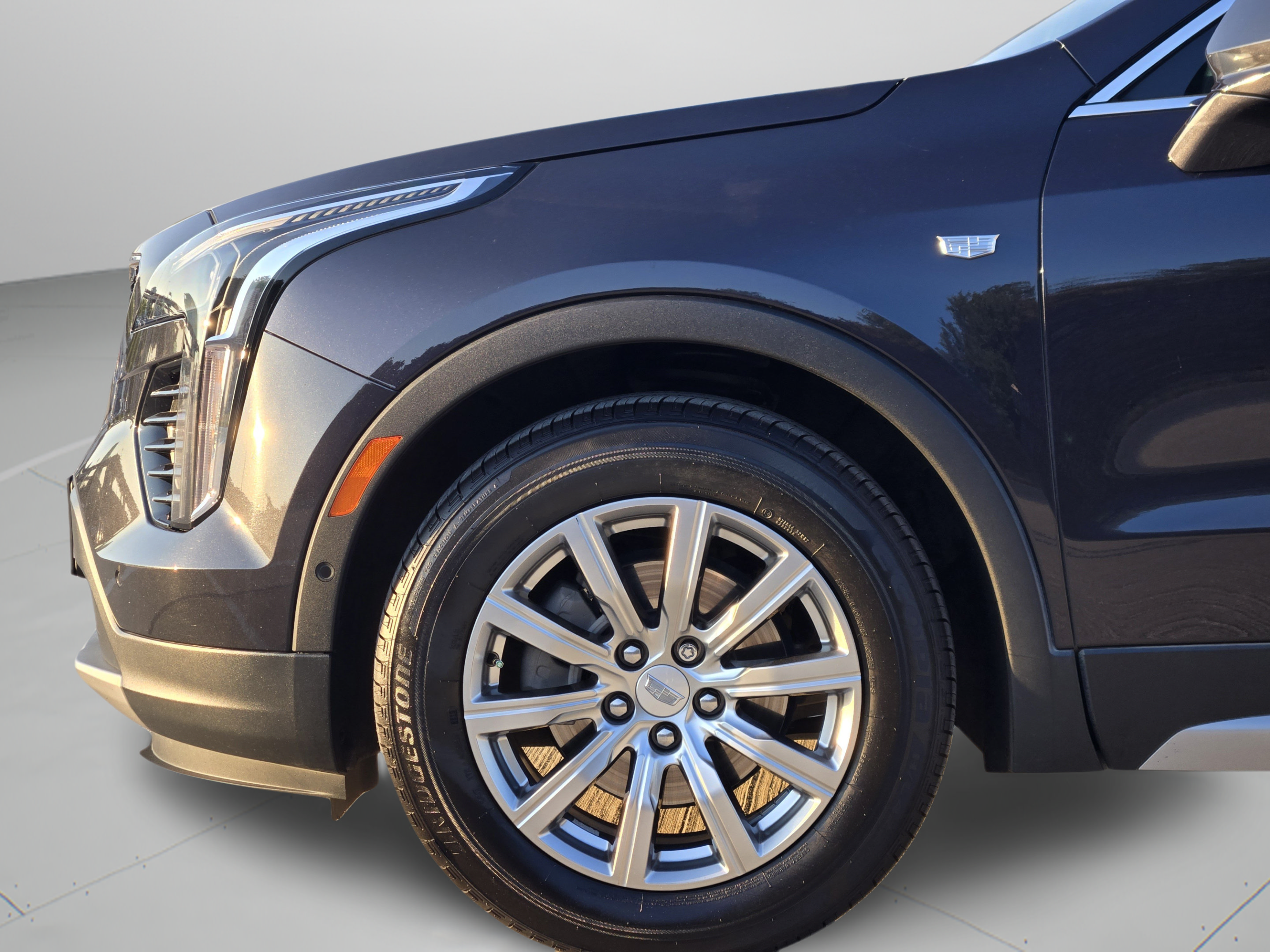 Used 2022 Cadillac XT4 Premium Luxury w/ Enhanced Visibility Package FWD image 34
