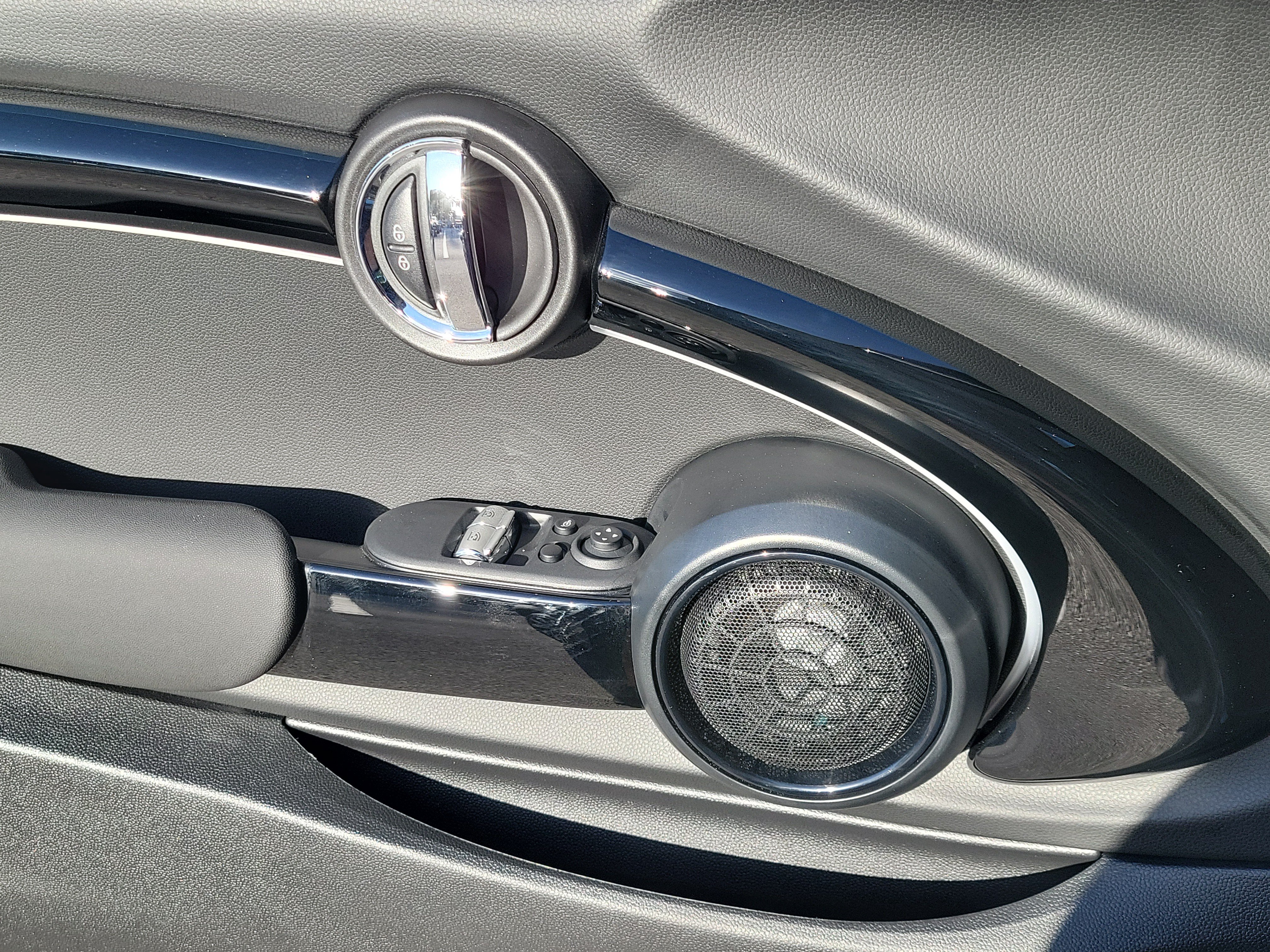 Used 2024 MINI Cooper SE FWD image 12