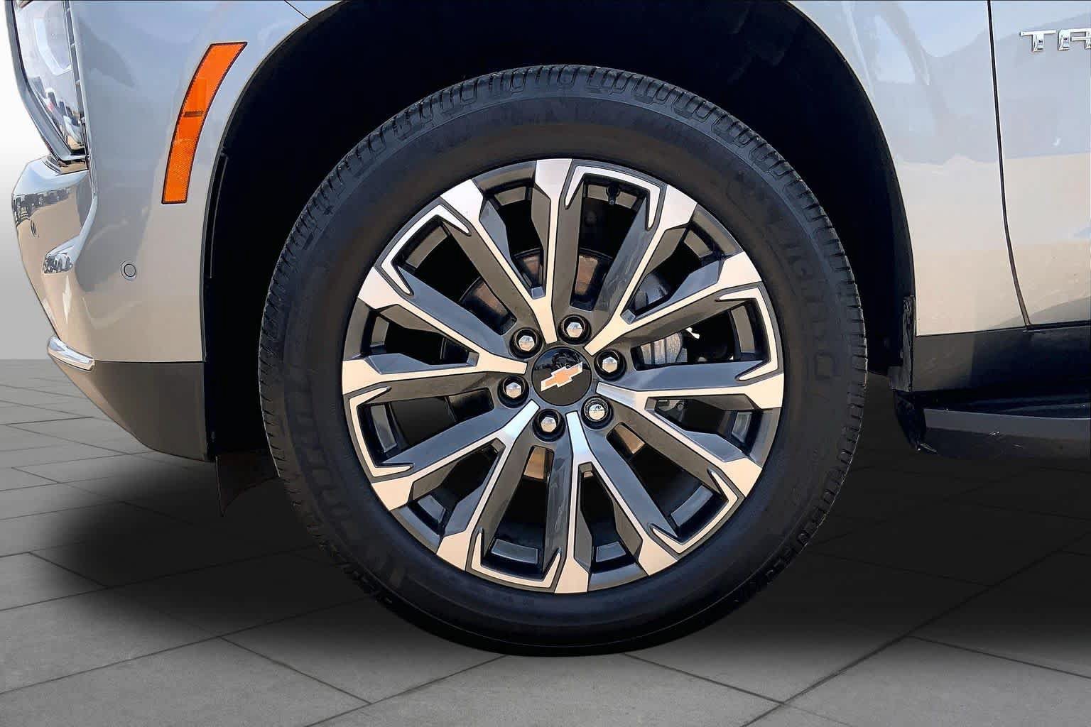 Used 2025 Chevrolet Tahoe High Country AWD/4WD image 20