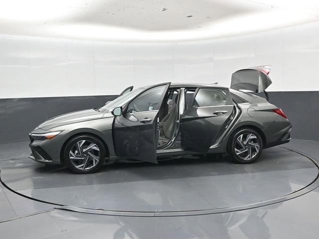 Used 2025 Hyundai Elantra SEL FWD image 49