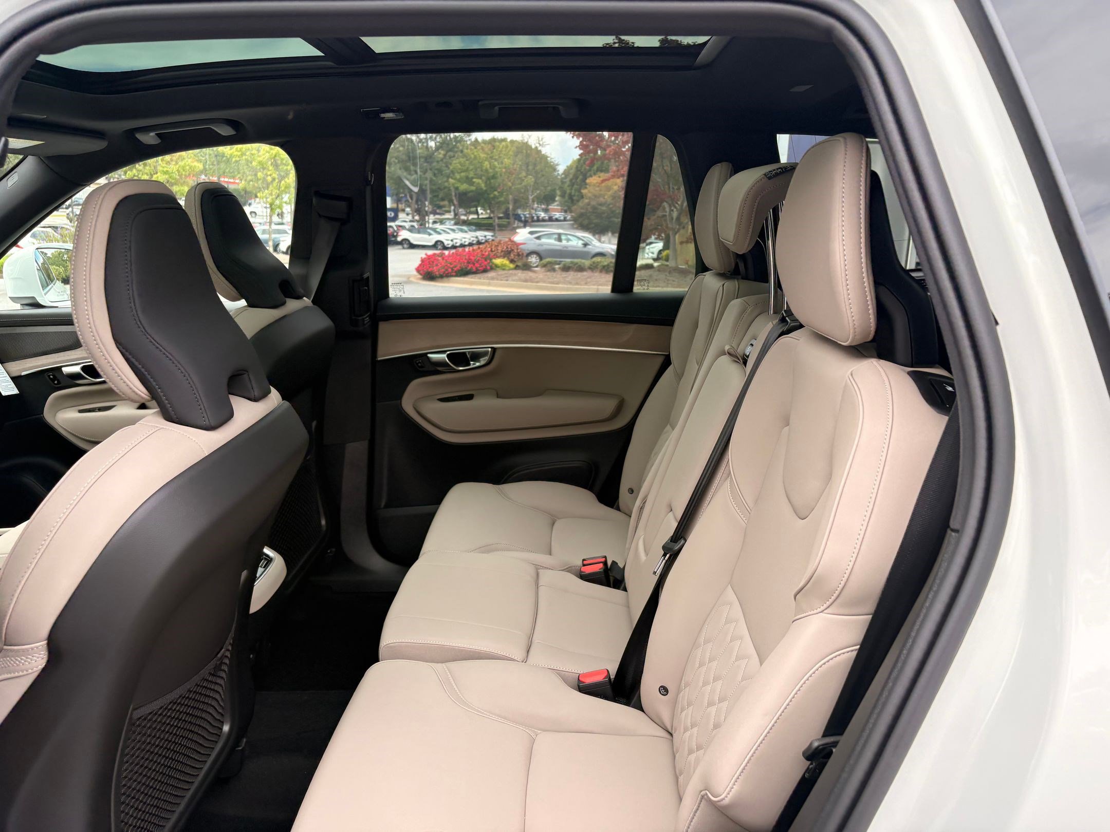 New 2026 Volvo XC90 B6 Plus w/ Protection Package image 14