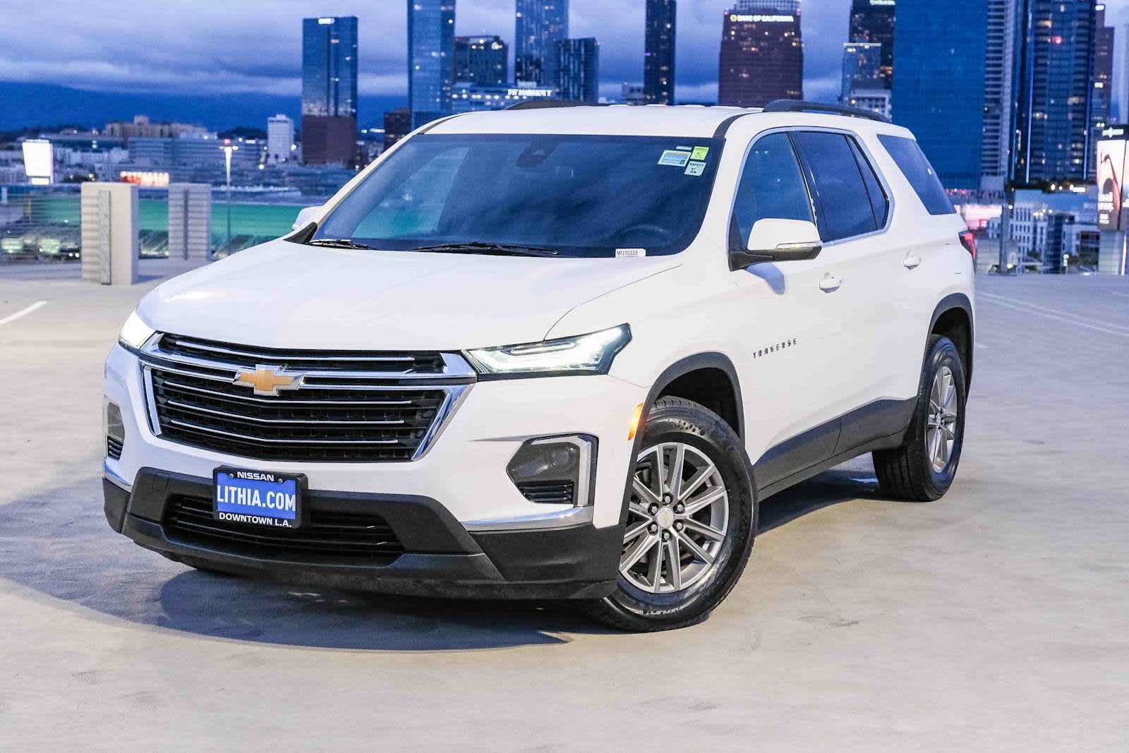 Used 2023 Chevrolet Traverse LT FWD image 1
