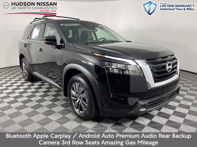 Used 2025 Nissan Pathfinder SV w/ SV Premium Package AWD/4WD image 1