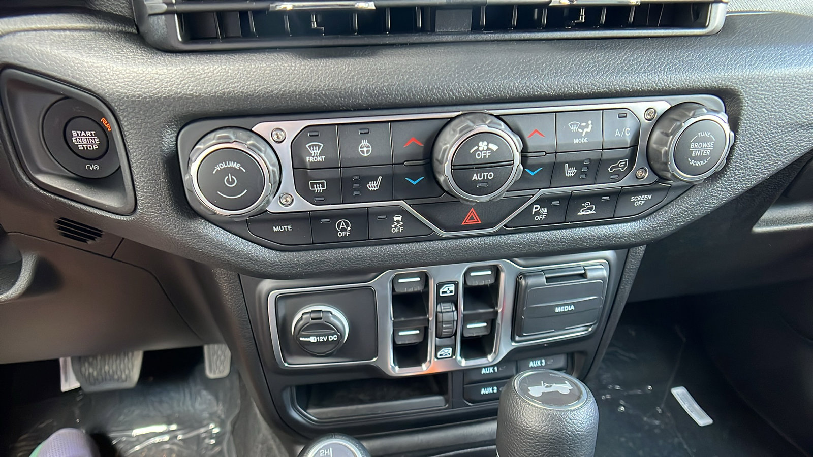 New 2025 Jeep Wrangler Sport S image 28