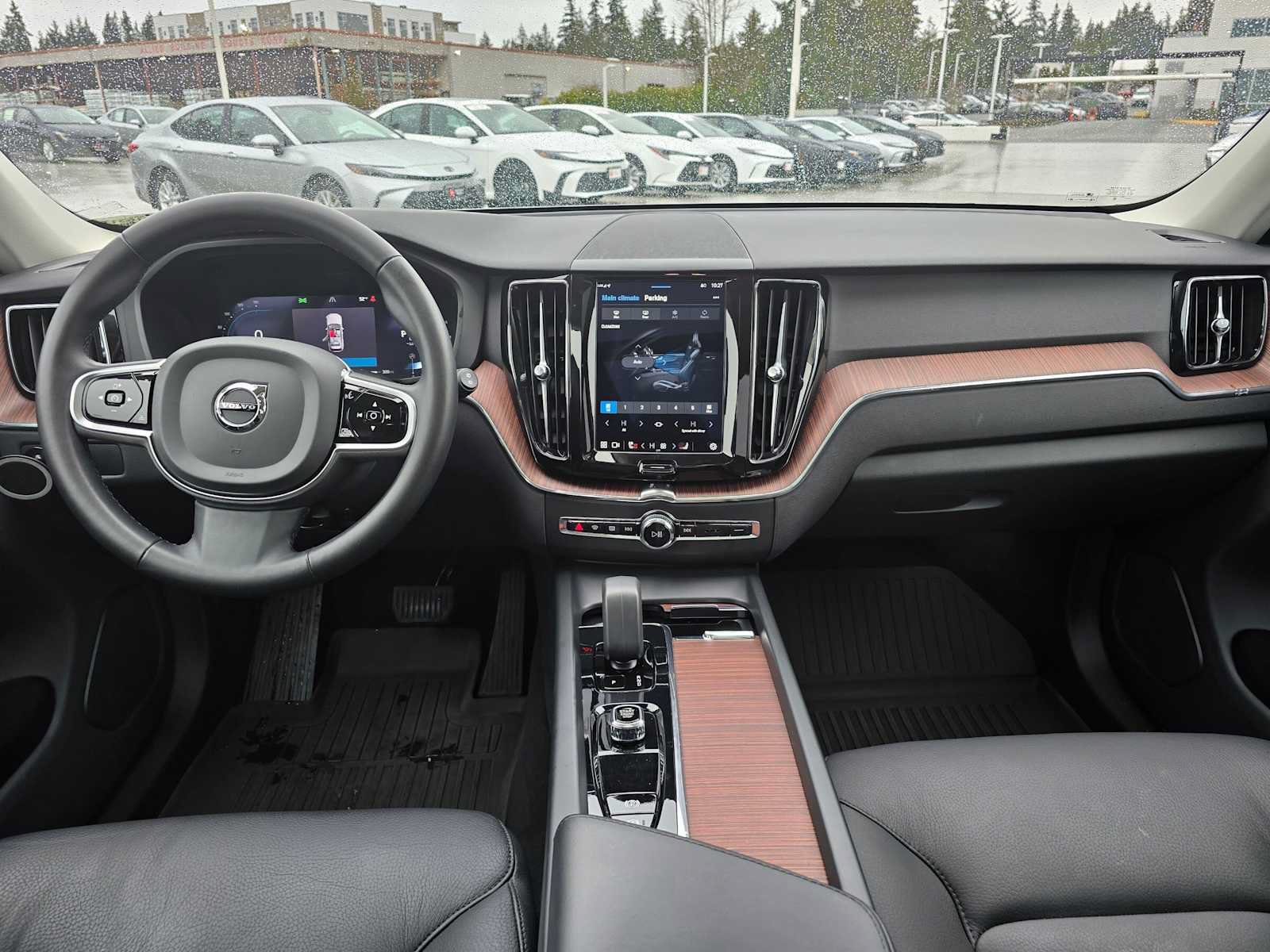 Used 2023 Volvo XC60 B5 Plus w/ Climate Package AWD/4WD image 18