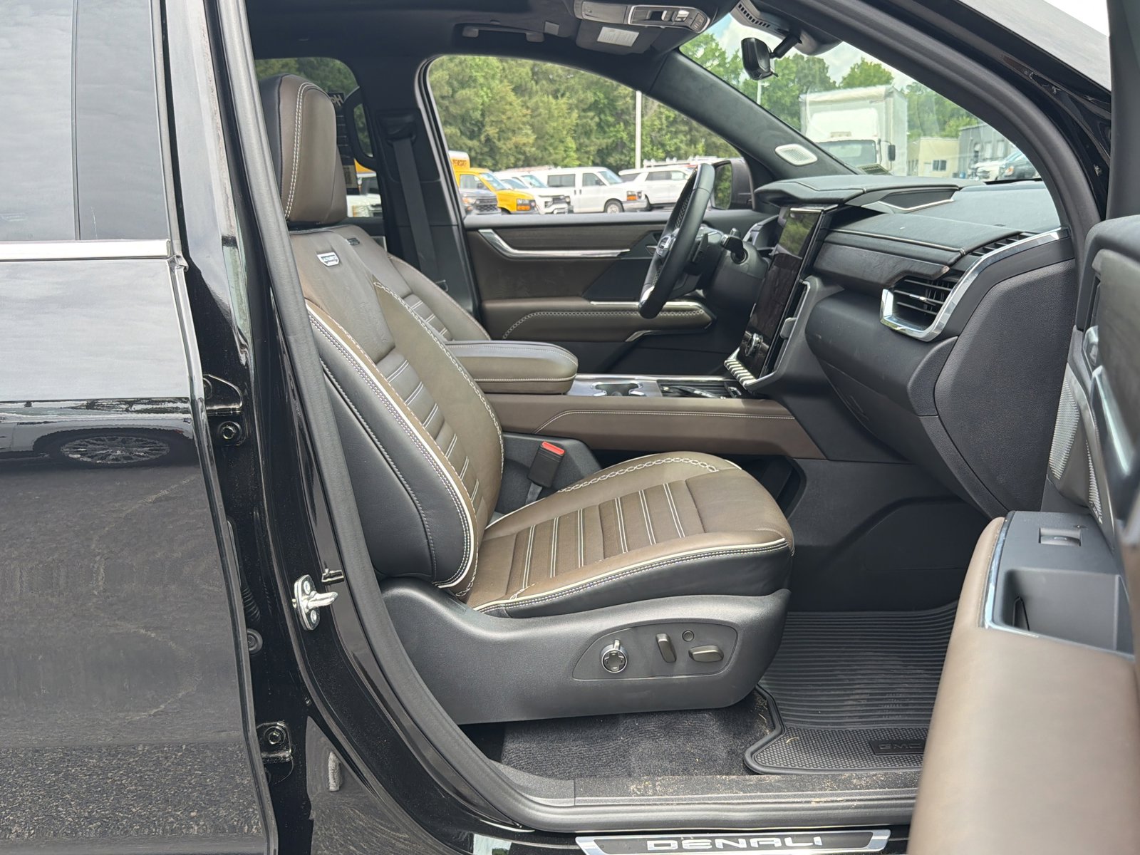 Used 2026 GMC Acadia Denali Ultimate w/ LPO, All-Weather Package AWD/4WD image 33