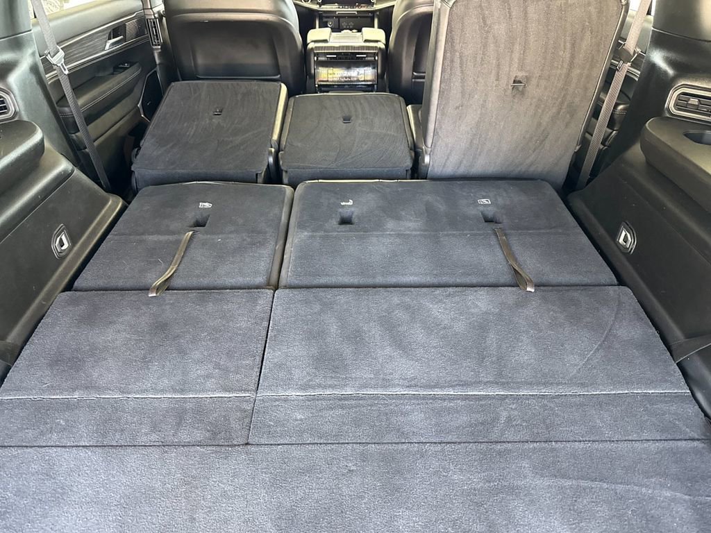Used 2024 Jeep Wagoneer Series II w/ Flexible Seating Group RWD image 15