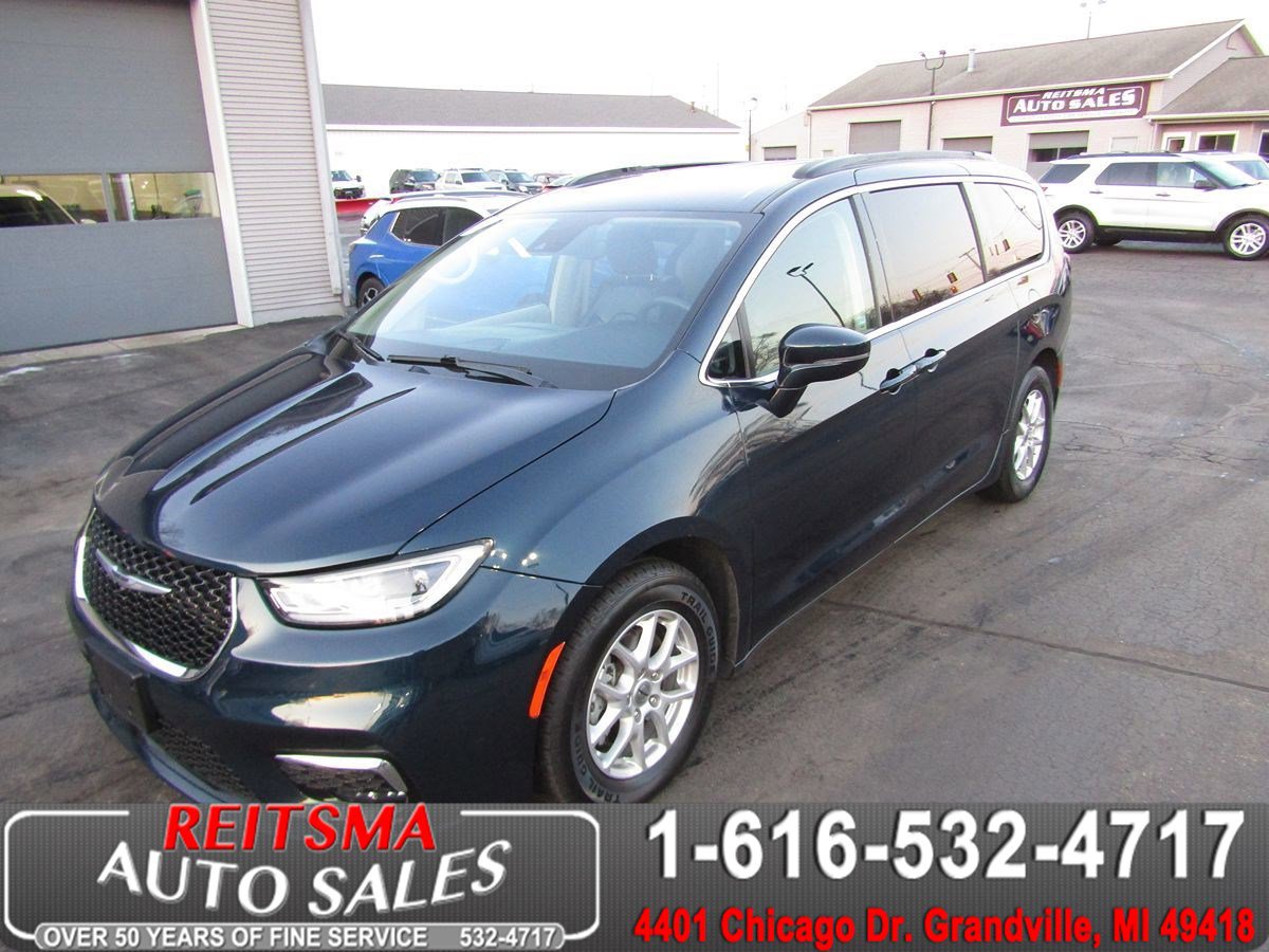 Used 2022 Chrysler Pacifica Touring-L FWD image 1