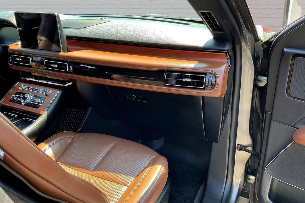 Used 2020 Lincoln Aviator Reserve w/ Elements Package Plus AWD/4WD image 26
