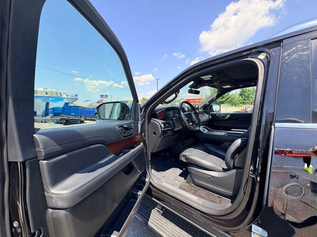 Used 2024 Lincoln Navigator Reserve AWD/4WD image 15
