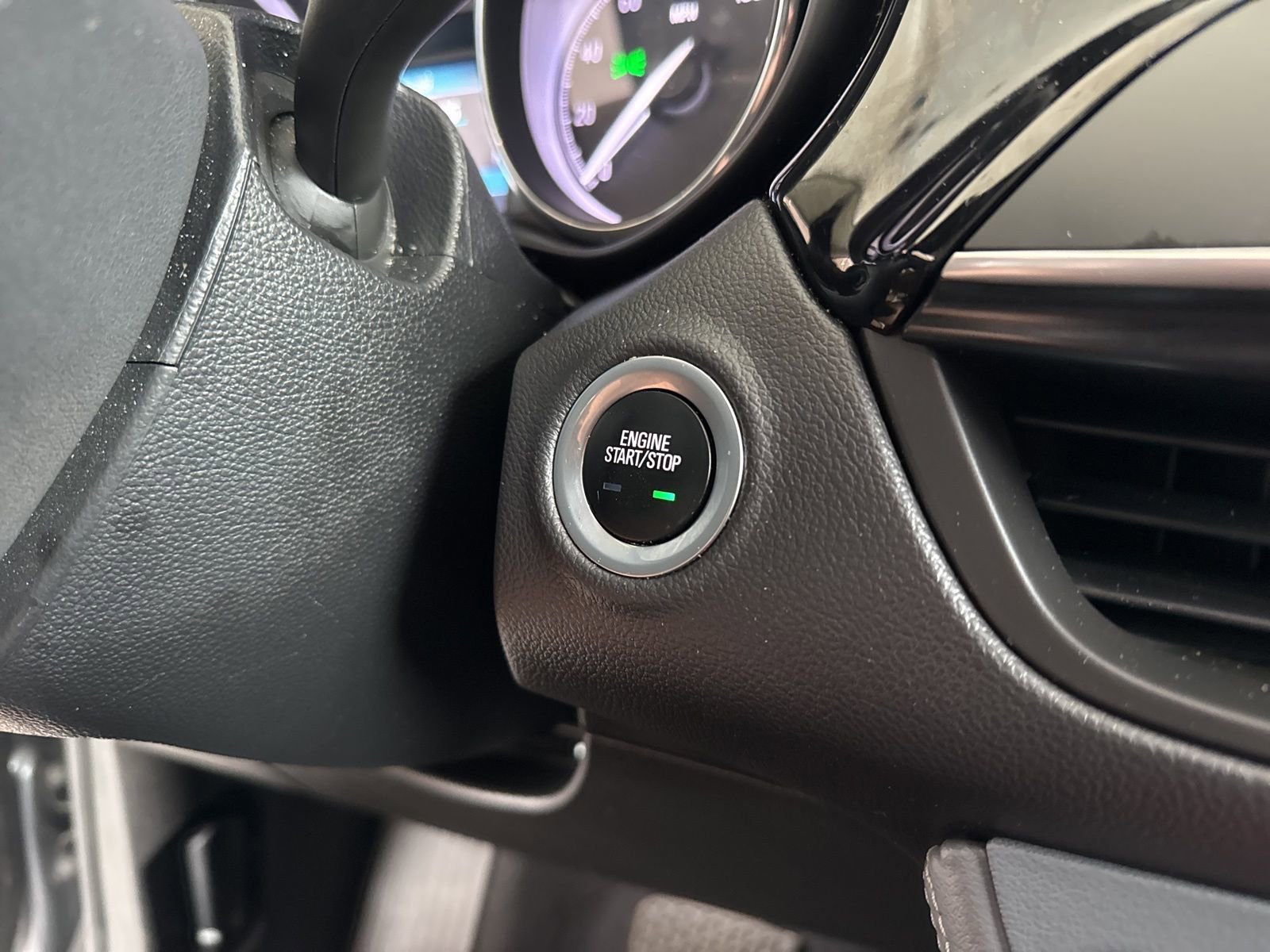 Used 2020 Buick Envision Essence FWD image 29