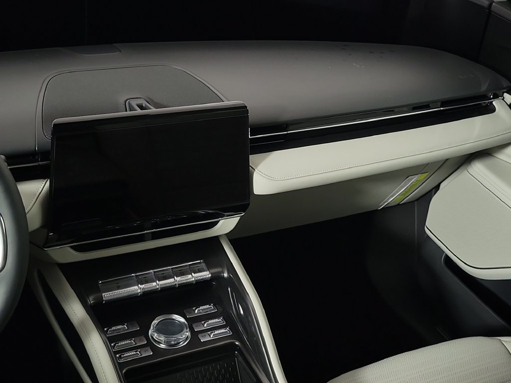 New 2026 Lincoln Nautilus Reserve AWD/4WD image 12