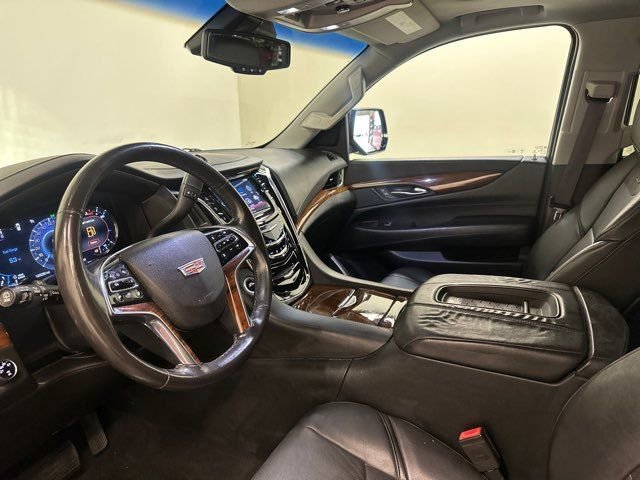 Used 2016 Cadillac Escalade Luxury image 16
