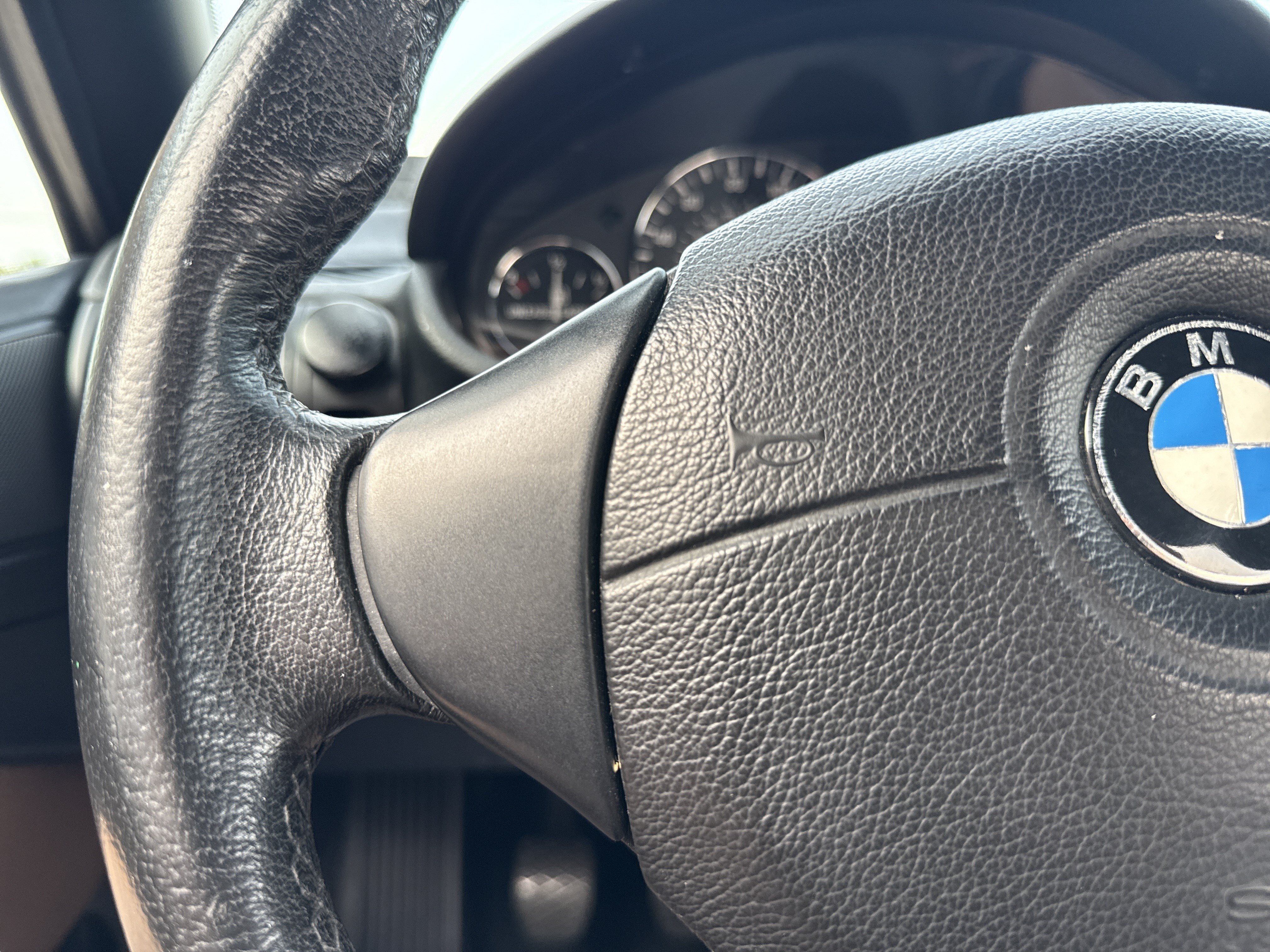 Used 2001 BMW Z3 3.0i RWD image 17