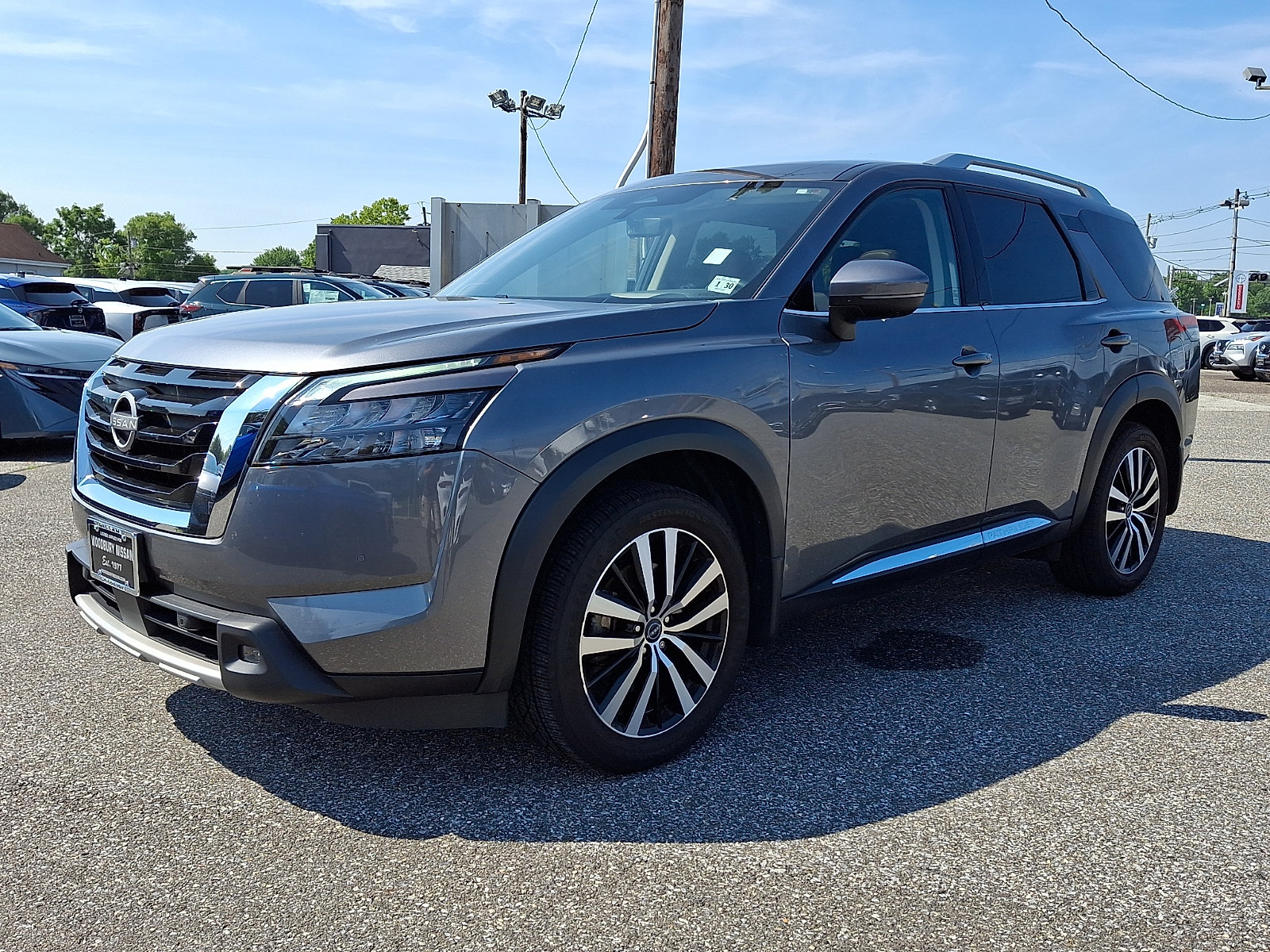 Certified 2025 Nissan Pathfinder Platinum w/ Cargo Package AWD/4WD image 3
