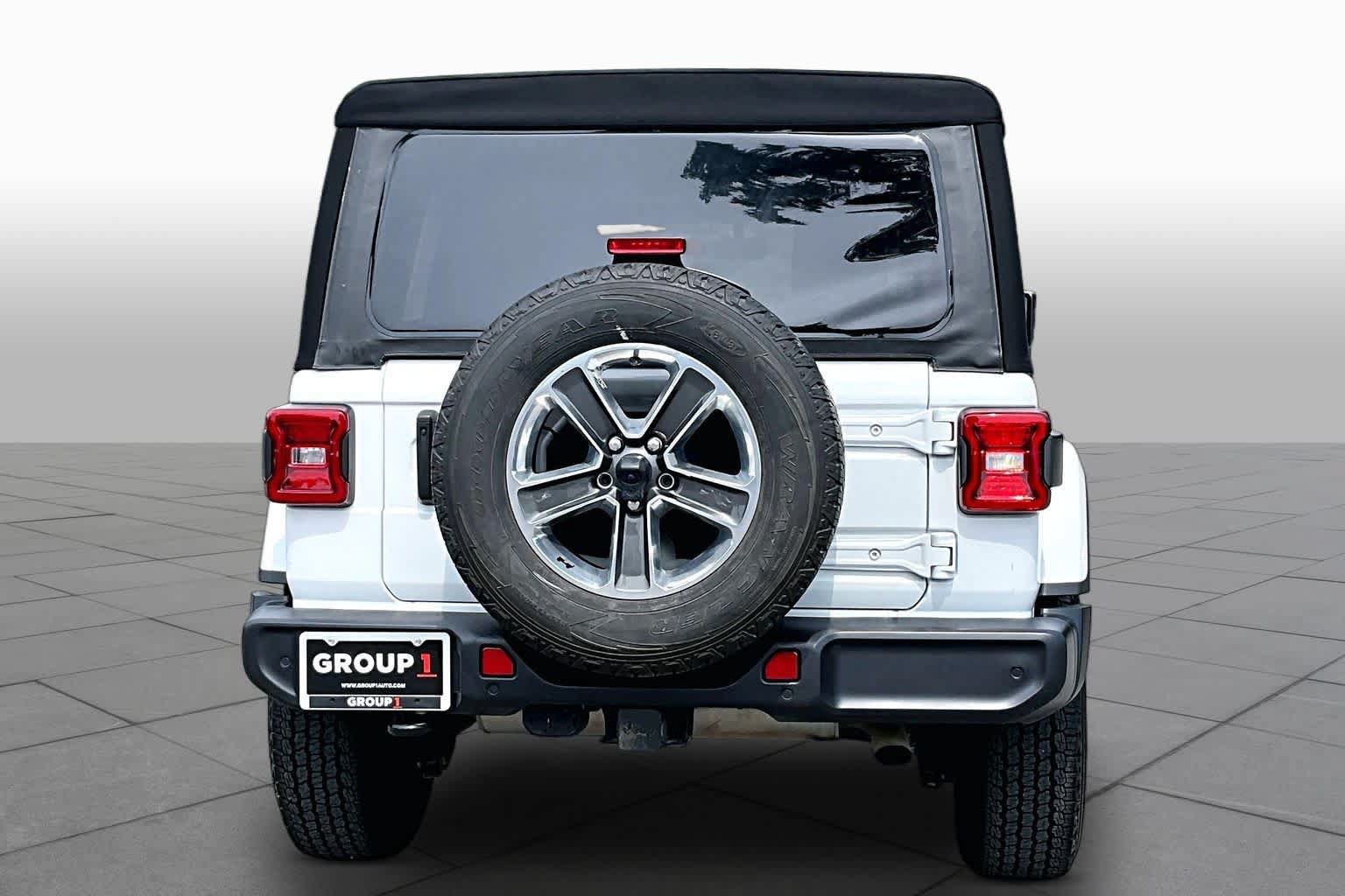 Used 2022 Jeep Wrangler Unlimited Sahara w/ LED Lighting Group AWD/4WD image 5