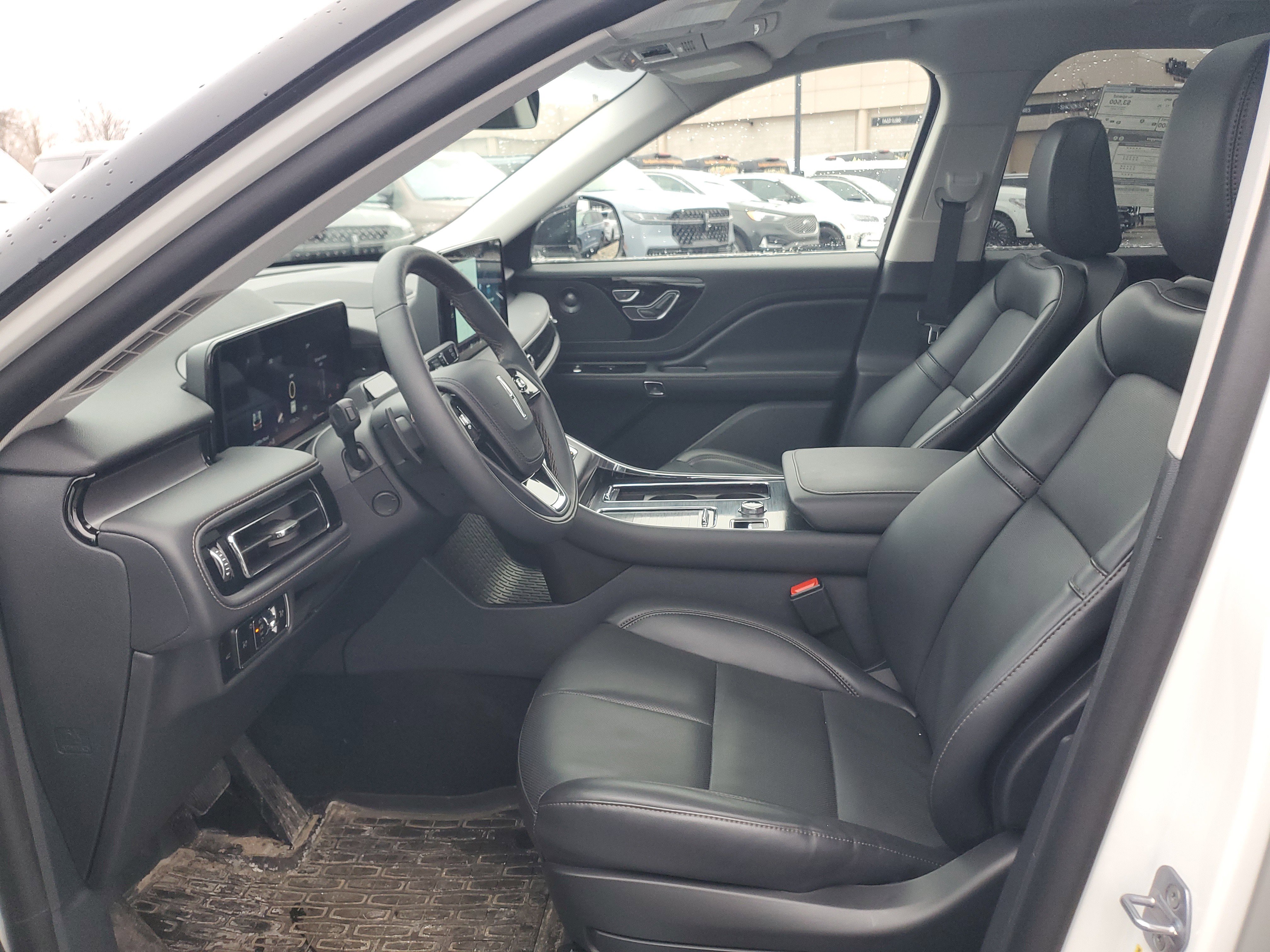 New 2025 Lincoln Aviator AWD w/ Equipment Group 101A image 12