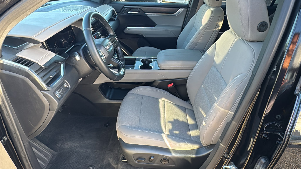 Used 2026 GMC Acadia Elevation FWD image 25