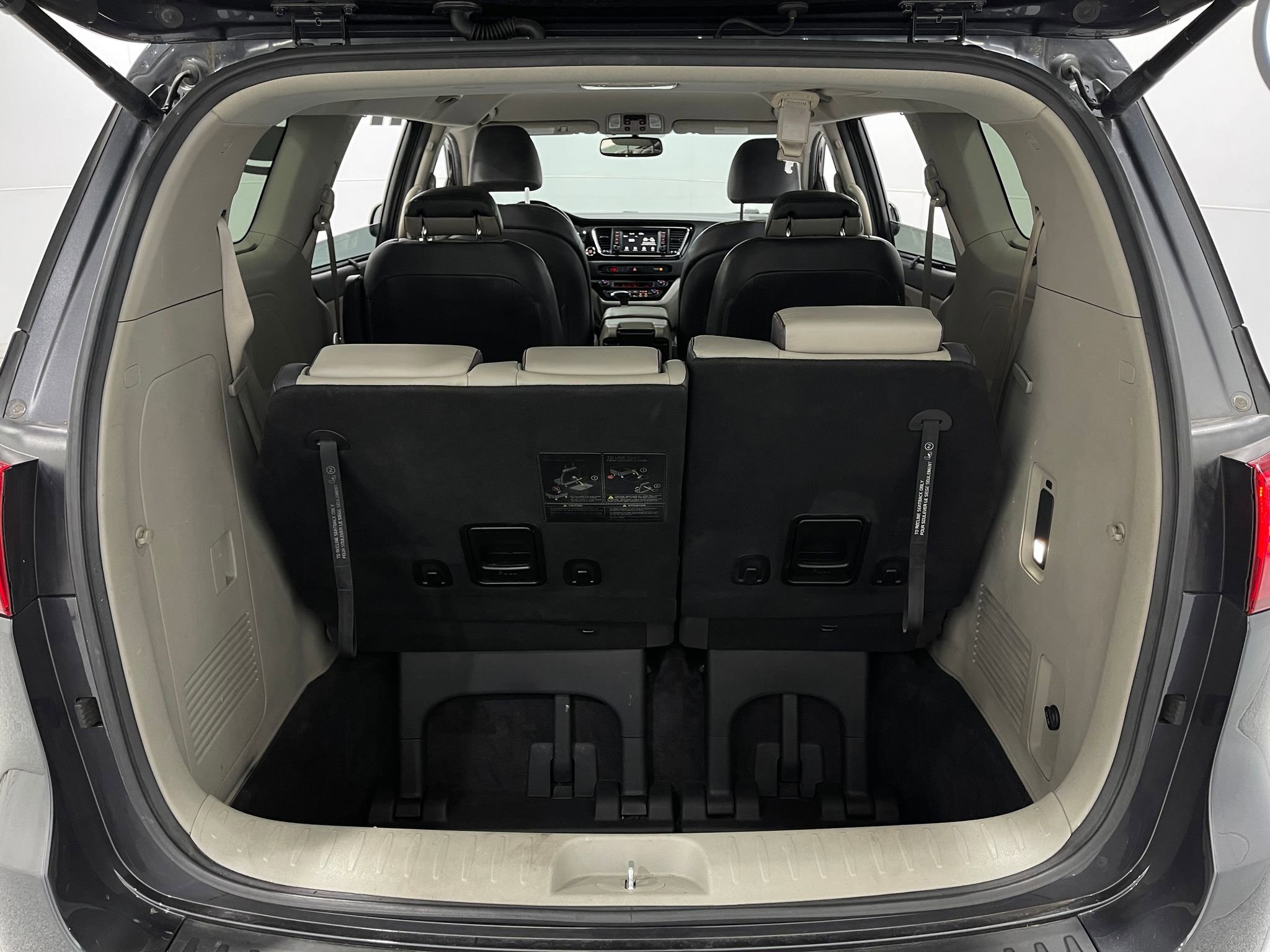 Used 2017 Kia Sedona EX image 25