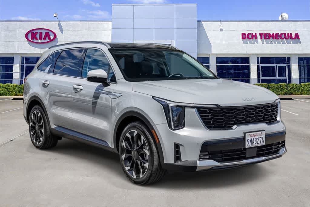 Certified 2024 Kia Sorento EX w/ Panoramic Sunroof Package FWD image 3