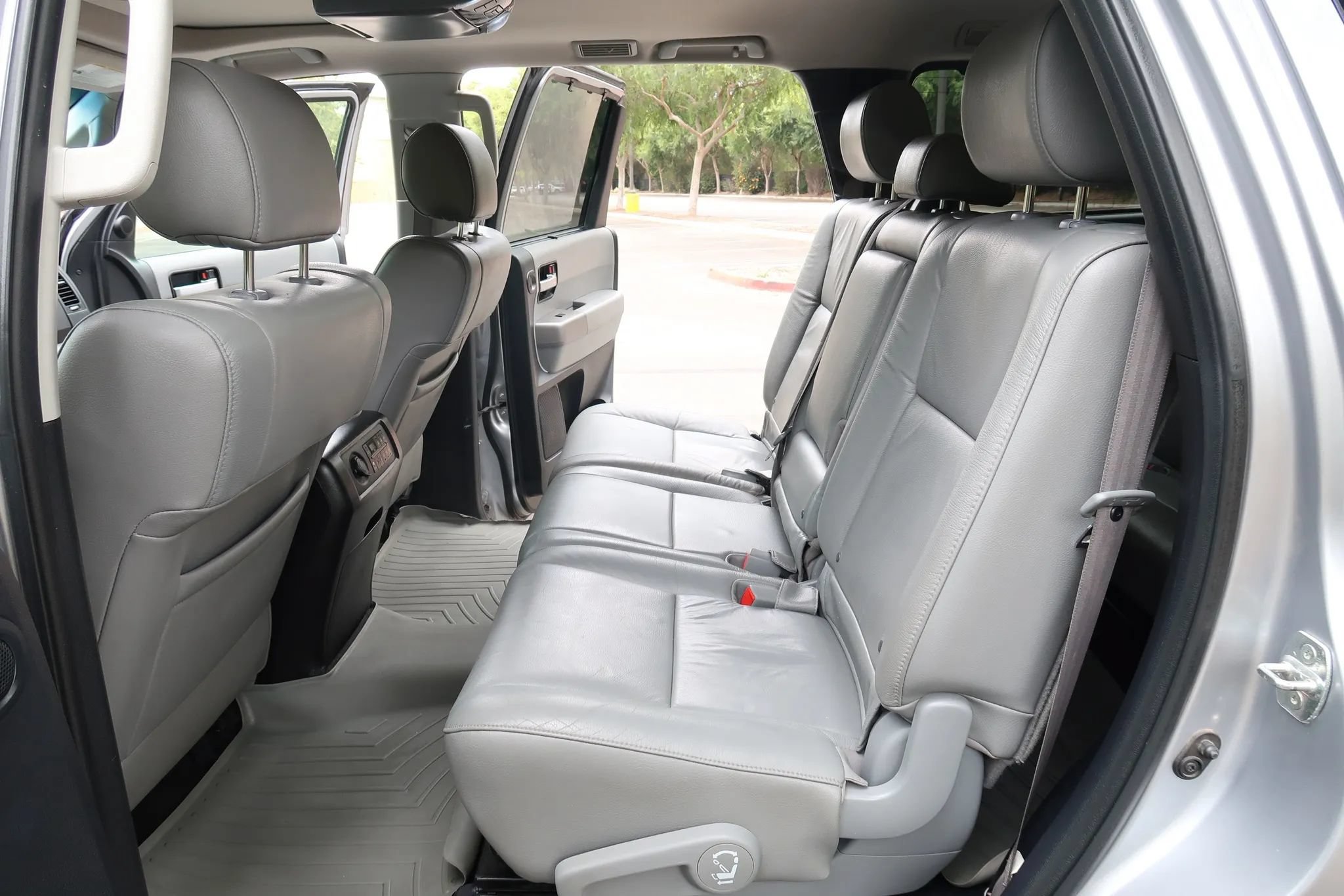 Used 2017 Toyota Sequoia Limited w/ Safety & Convenience Package AWD/4WD image 21