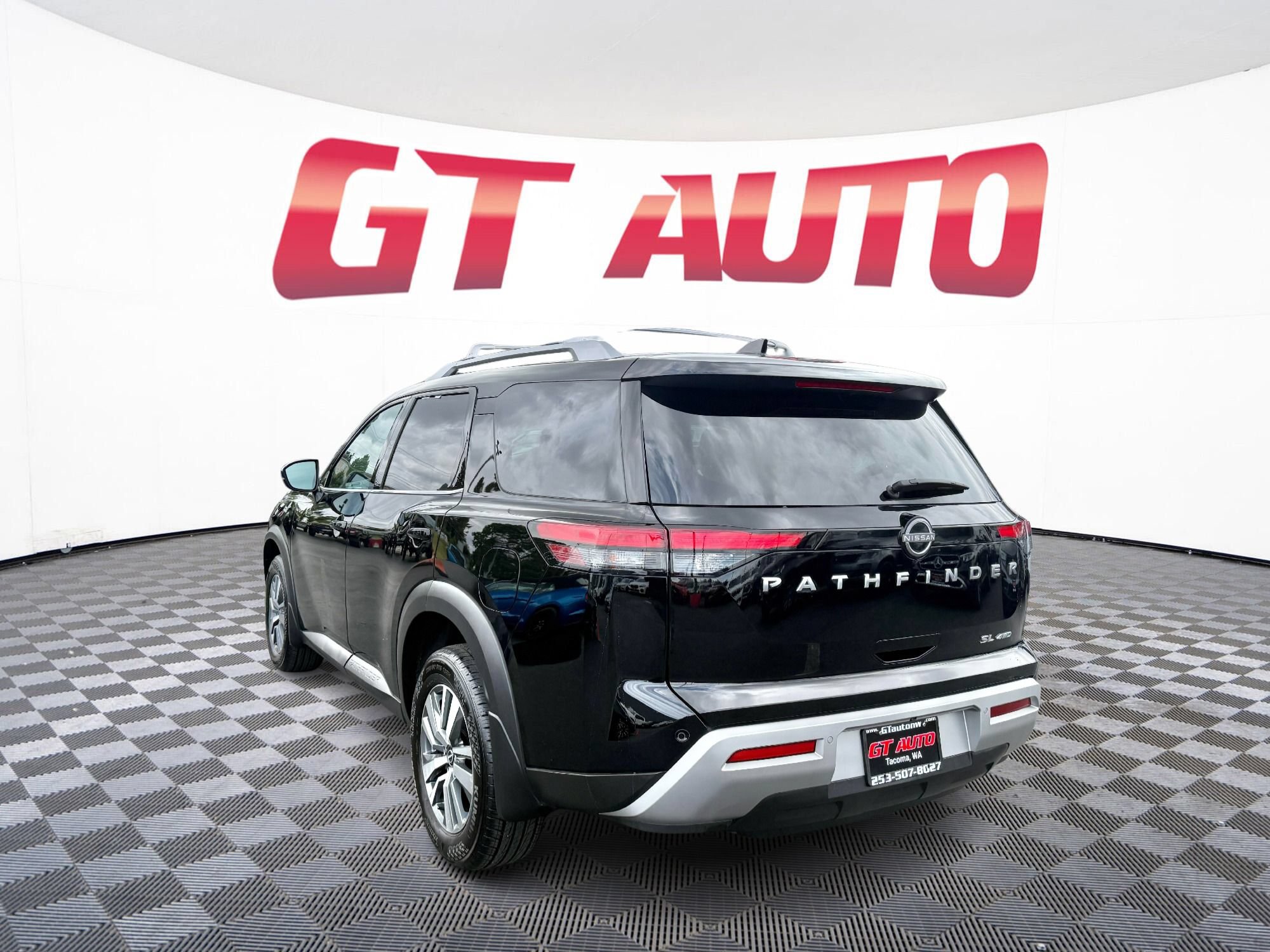 Used 2025 Nissan Pathfinder SL AWD/4WD image 3