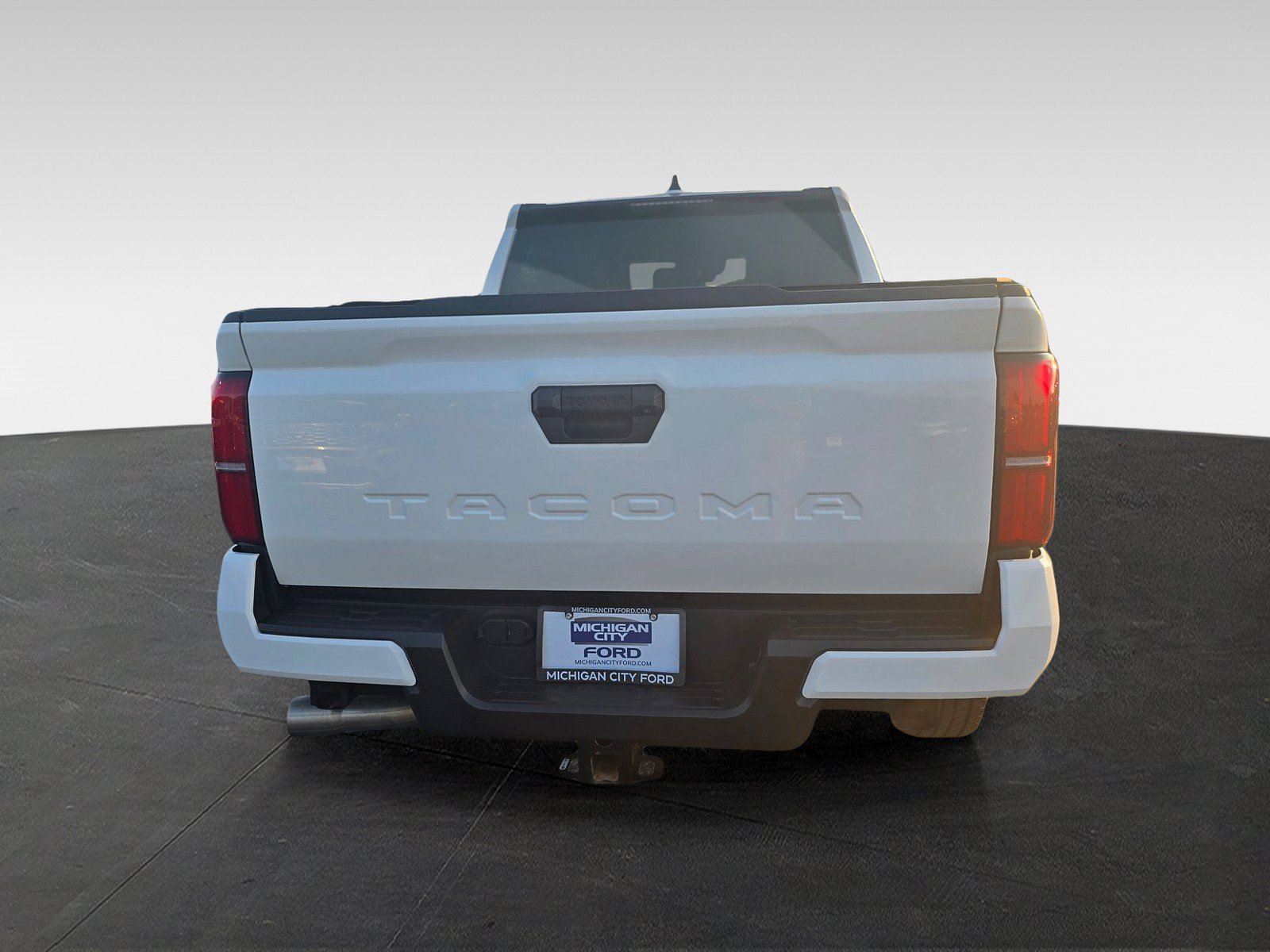 Used 2024 Toyota Tacoma SR5 AWD/4WD image 6