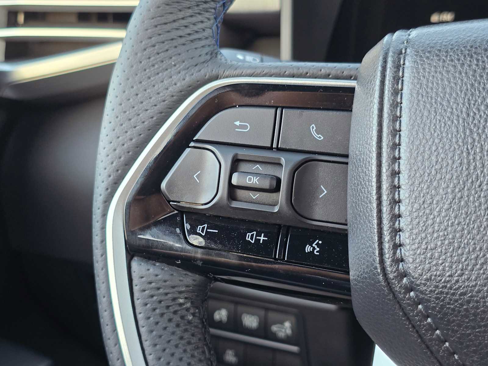 Certified 2025 Toyota Sequoia Platinum image 35