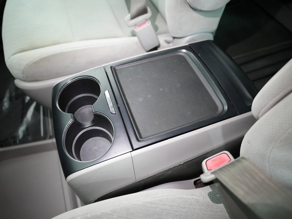 Used 2018 Toyota Sienna LE image 27