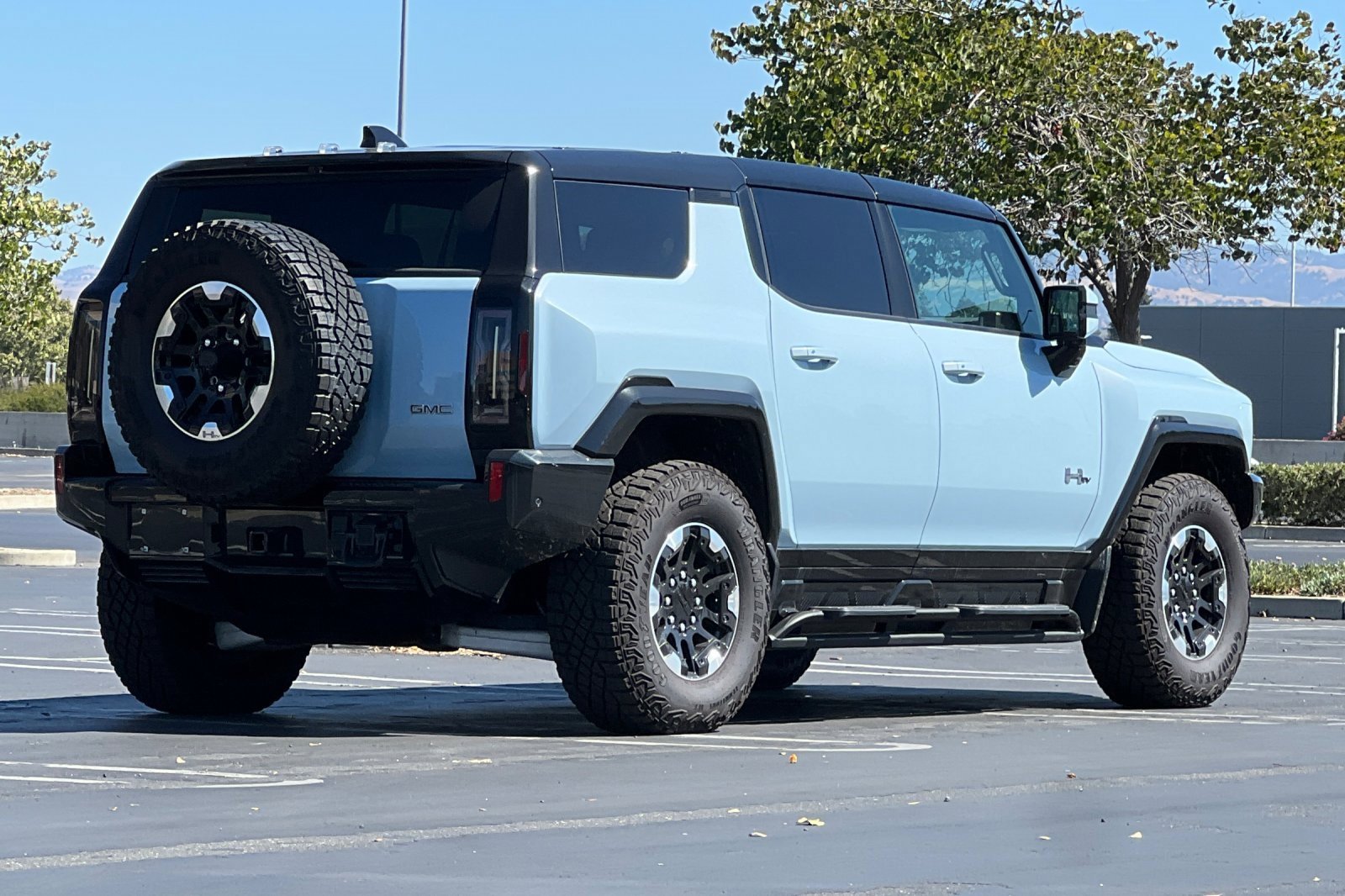 Used 2025 GMC Hummer EV 2X w/ Extreme Off-Road Package image 4