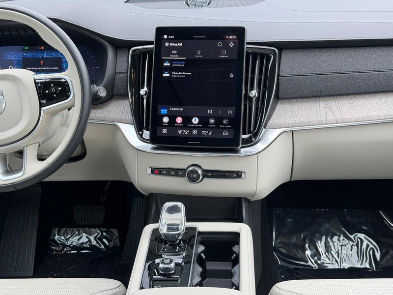 Certified 2025 Volvo XC90 T8 Ultra AWD/4WD image 14