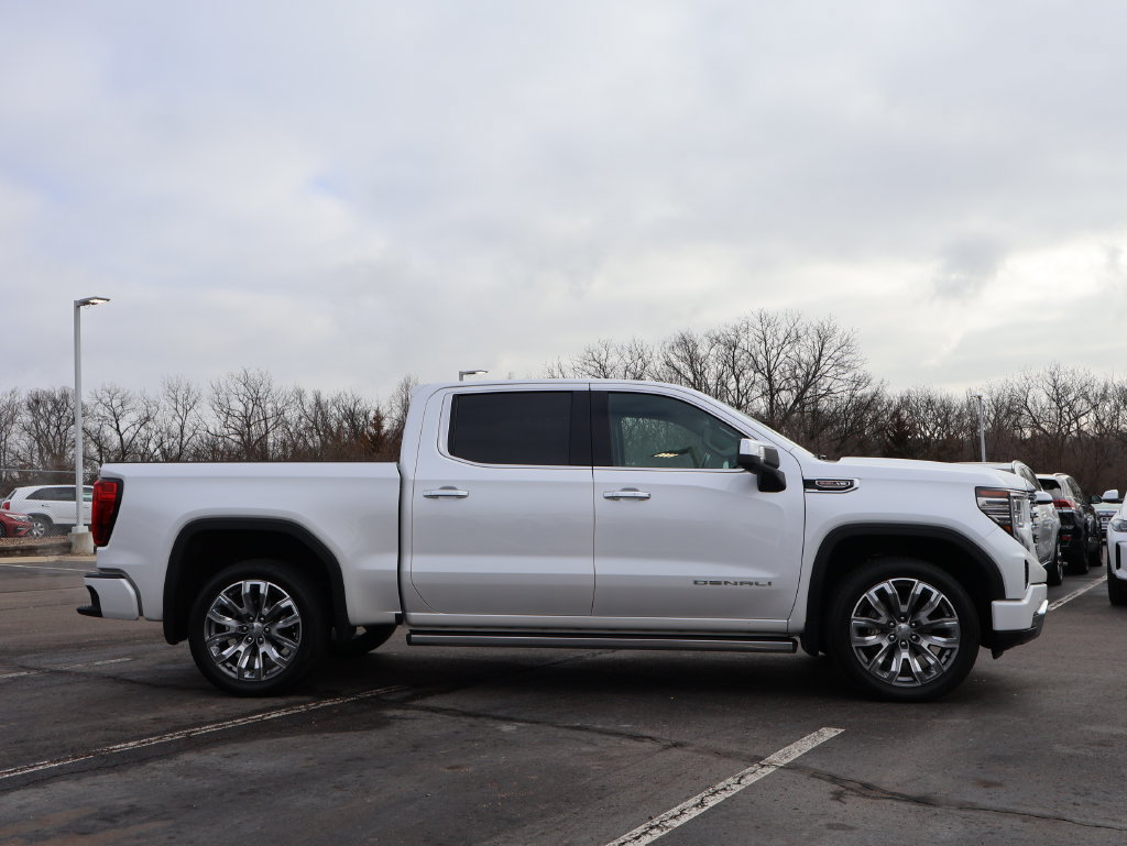 Used 2024 GMC Sierra 1500 Denali AWD/4WD image 4