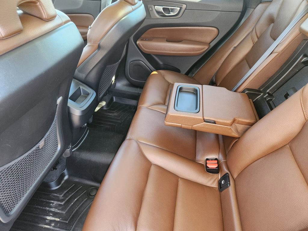 Used 2019 Volvo XC60 T6 Momentum w/ Advanced Package image 20