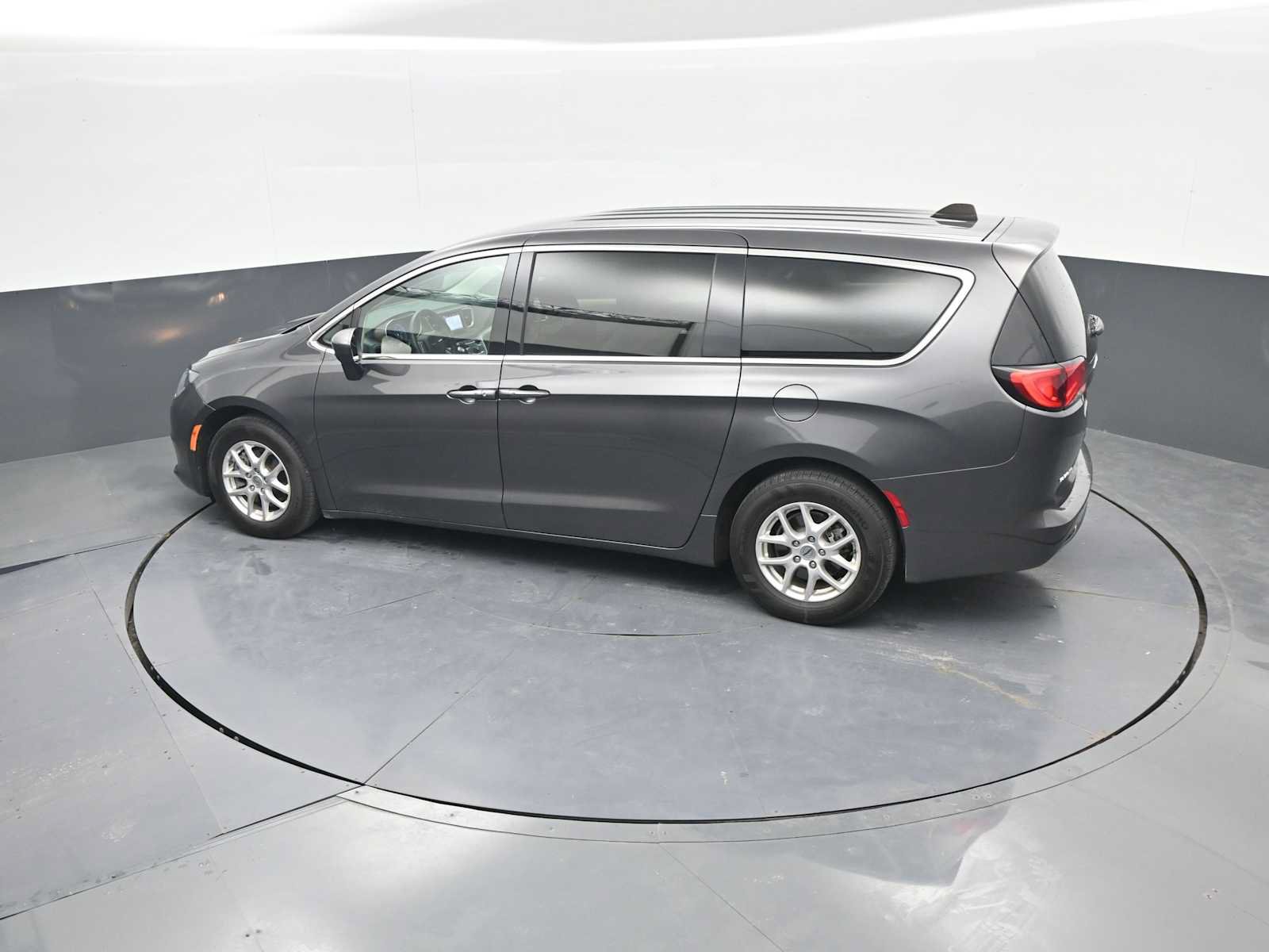 Used 2023 Chrysler Voyager LX FWD image 34