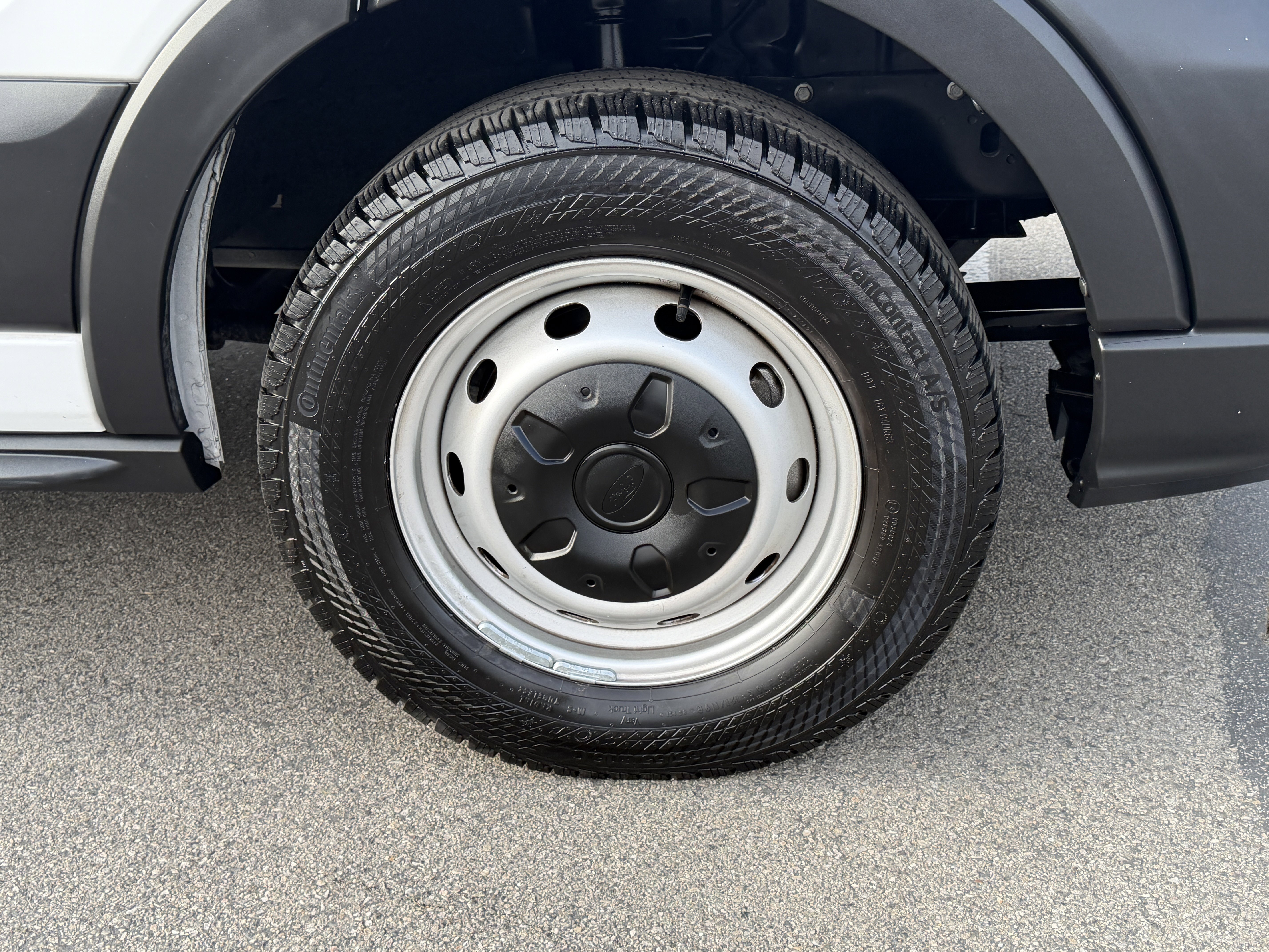Certified 2023 Ford Transit 250 Medium Roof RWD image 9