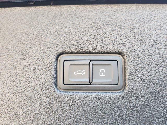 Used 2020 Audi Q8 Prestige image 35