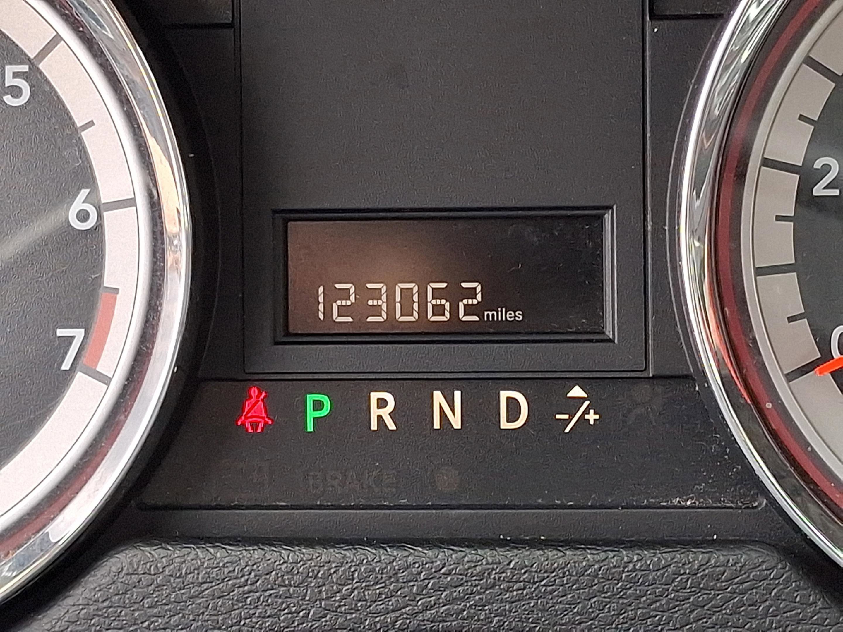 Used 2015 Dodge Grand Caravan SXT w/ UConnect Hands-Free Group image 19