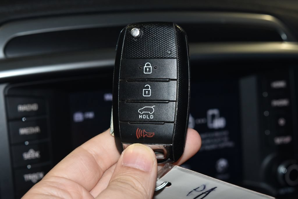 Used 2019 Kia Sorento FWD image 17