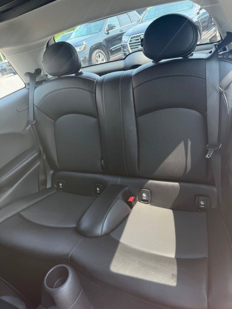 Used 2018 MINI Cooper 2-Door Hardtop w/ Cold Weather Package FWD image 11
