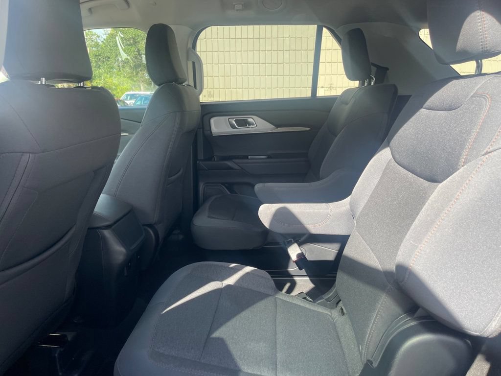 Used 2026 Ford Explorer Active RWD image 13